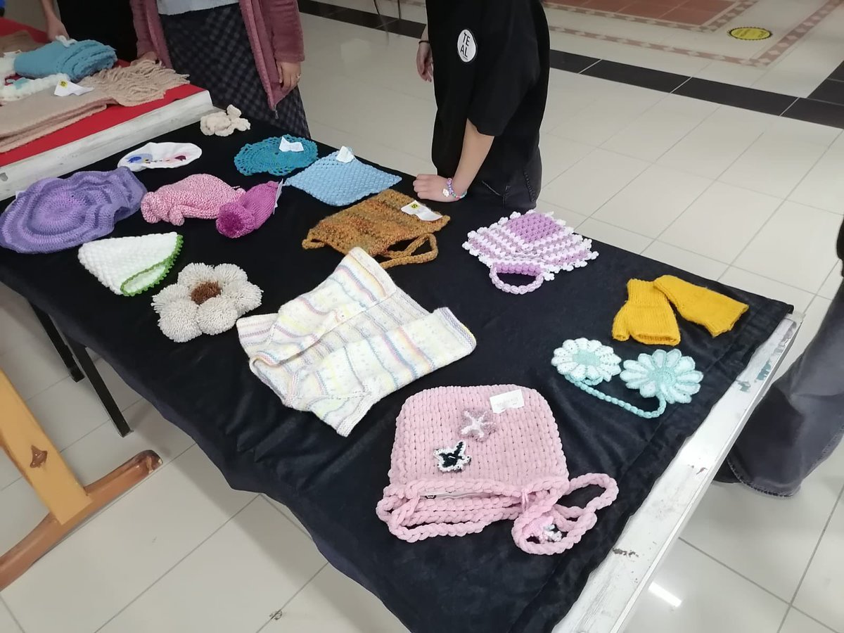 IspartaTEAL's tweet photo. İlmek ilmek mutluluk ördük sloganıyla okulumuz Görsel Sanatlar Lisesi öğretmeni Hamide Yoleri Sarıbaş 'ın atölye  öğrencilerinin açtığı örgü sergimizden görüntüler... https://t.co/FhHlWwsKRv