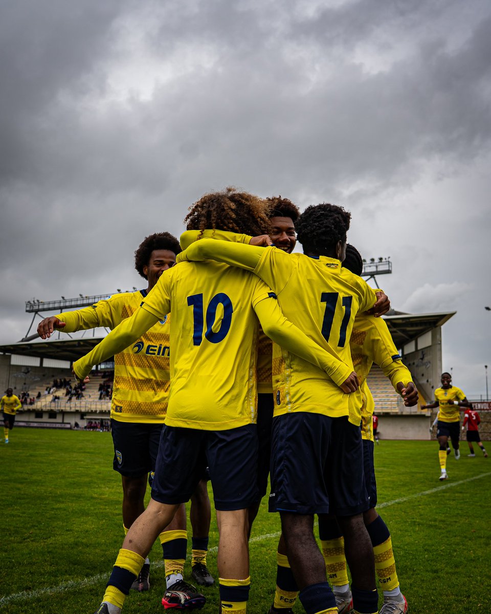 FCSM_officiel's tweet photo. 🦁🥇 Les U19 Nationaux sont champions du groupe B !

Quelle saison pour nos jeunes sochaliens, qui valident la première place à deux journées de la fin grâce à leur victoire sur la pelouse d'@andrezieuxbthfc (2-1) 👏

⚽️ Victor Joseph
⚽️ Adam Courbez

#MadeInSeloncourt https://t.co/txAaiCsWMn
