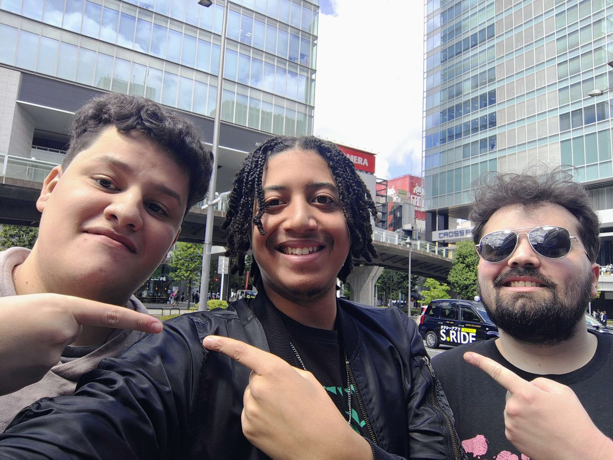 Sadbonerman's tweet photo. Good ass afternoon with the guys #HomieConnection #MoneySpread https://t.co/Zofx3DLEFh