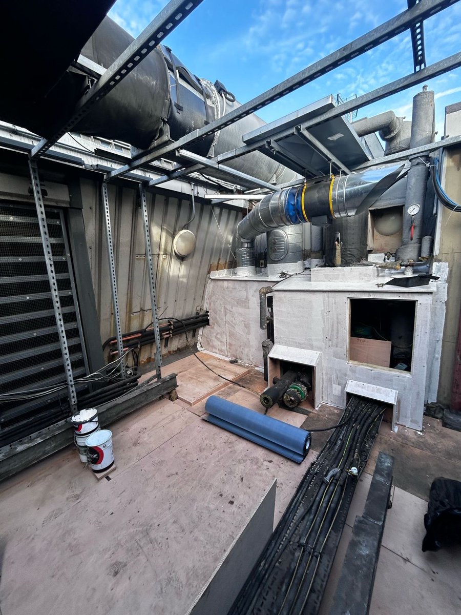 𝗣𝗿𝗼𝗷𝗲𝗰𝘁 𝗖𝗼𝗺𝗽𝗹𝗲𝘁𝗶𝗼𝗻 ✅

This latest Polyroof project by Capital Roofing, The Chamberlain Hotel, has now officially come to an end, with the final works completed in the tank room.

#liquidwaterproofing #roofingproject #flatroofing