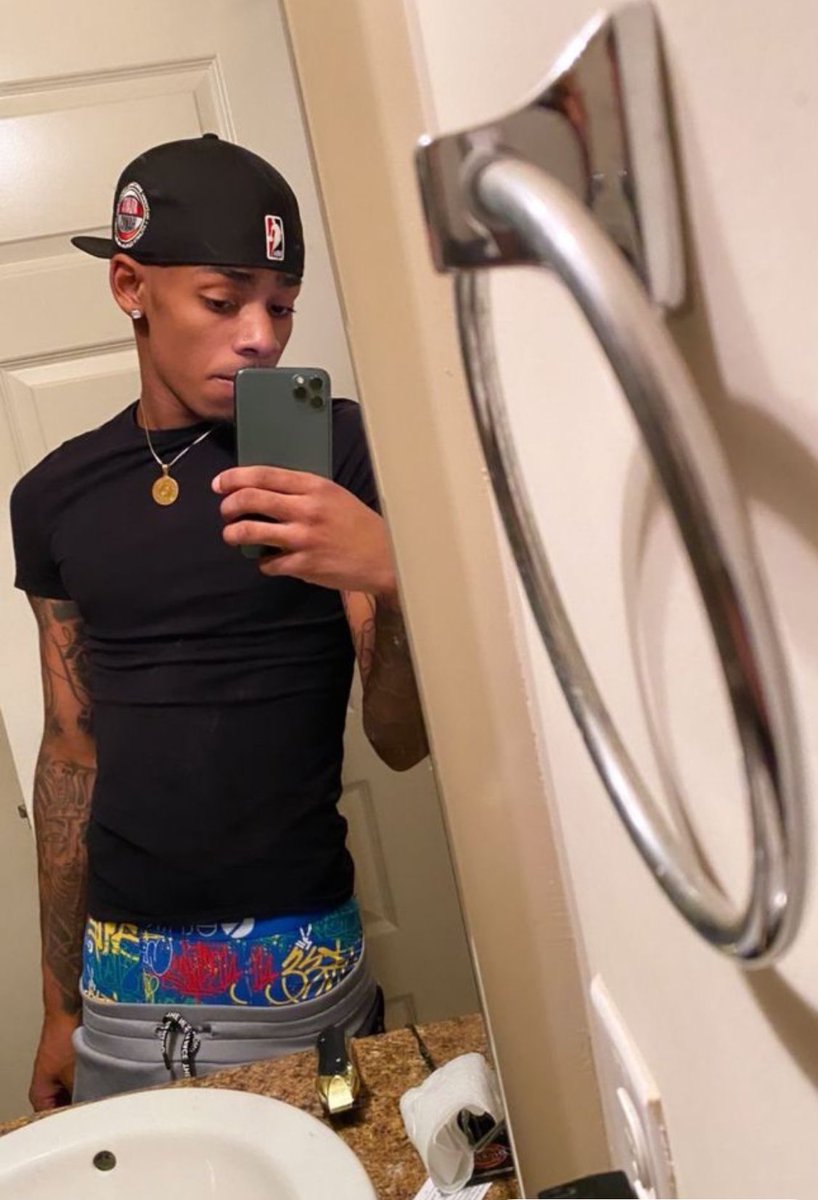 rob_2shifty's tweet photo. Someone hml📲📲 https://t.co/iBBwpPGuCb
