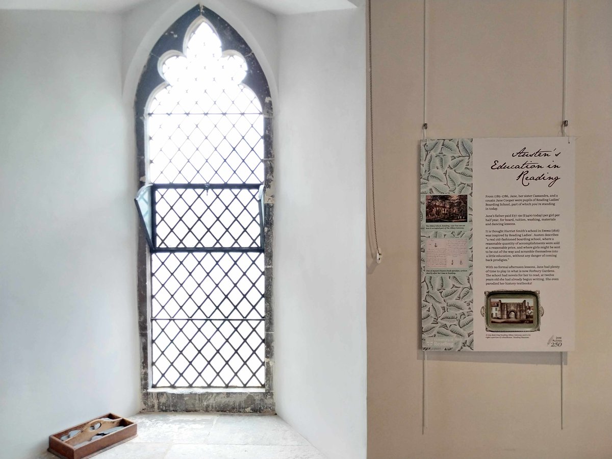 Throughout 2025 we are celebrating Jane Austen's connections with Reading ✍️📚
There's a new pop-up display inside the Abbey Gateway devised by Reading University students <a href="/UniRdg_EngLit/">English Literature and Creative Writing @UoR</a> 
Book an Abbey Quarter tour to see it and inside Jane's school
readingmuseum.org.uk/jane-austen-250