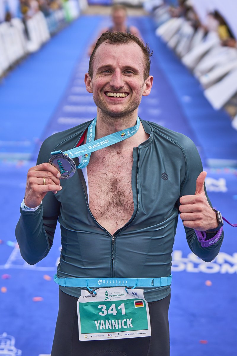Still with a big smile! It’s #medalmonday and we would love to seeing you showing your well deserve medal! Get a well deserved rest and hope this easy recovery format (55.5 &amp; 111) let you train even today!
#Triathlon #Portocolom #Mallorca #triatló #triatlón