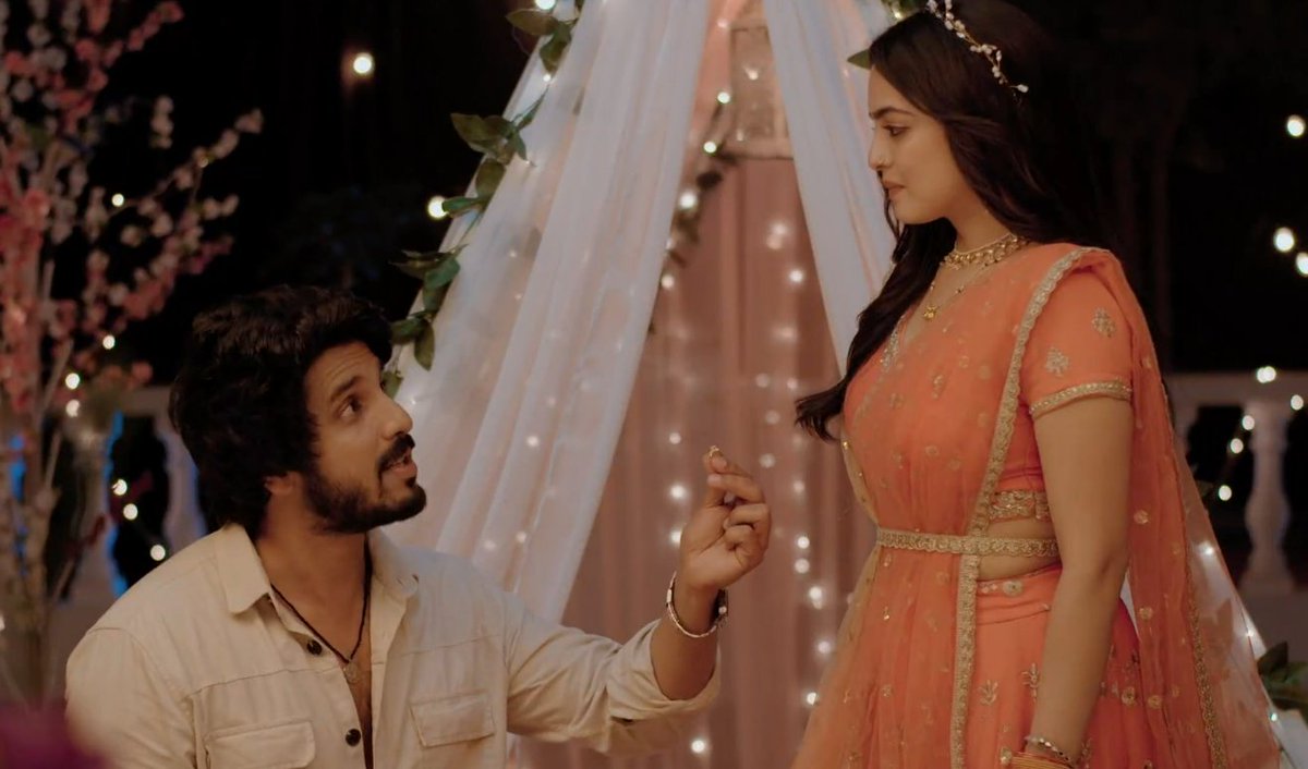 Kudos to the writer for such a unique proposal.

#UdneKiAasha #KanwarDhillon #NehaHarsora #SachinDeshmukh