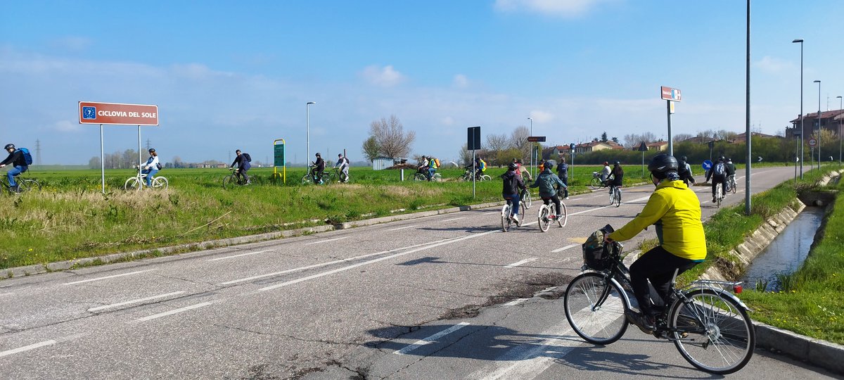 cycle_eu's tweet photo. CycleRight partners visited Bologna - one of Italy’s most ambitious regions for sustainable mobility and cycling.

✨ From an expansive cycle network to citywide speed limits, Bologna is bringing change to street level. 🌐🚦

Read all about the visit 👉 https://t.co/z92DTkD4Hx https://t.co/Es031UgE4d