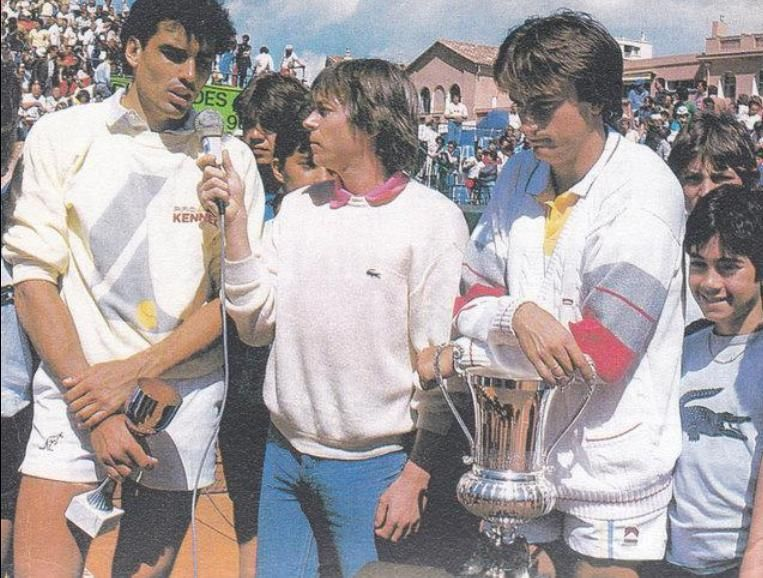 14 avril 1985. Un mois après leur duel mythique sur parquet vitrifiée à Asuncion en Coupe Davis, Henri Leconte et Victor Pecci, ici interviewés par Hervé Duthu, se retrouvent en finale du tournoi de Nice. Cette fois, c'est Riton qui s'impose (6-4, 6-4)