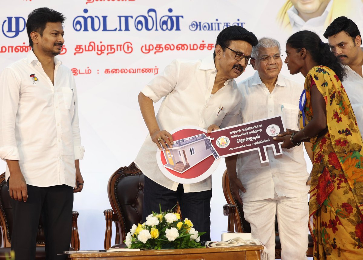 Udhay (@udhaystalin) on Twitter photo சட்டமேதை அண்ணல் அம்பேத்கரின் பிறந்த நாளையொட்டி மாண்புமிகு முதலமைச்சர் <a href="/mkstalin/">M.K.Stalin</a> அவர்கள் தலைமையில் நடைபெற்ற ‘#சமத்துவ_நாள்’ விழாவில் சென்னை கலைவாணர் அரங்கத்தில் இன்று பங்கேற்றோம்.
அண்ணல் அம்பேத்கரின் பேரன் திரு.<a href="/Prksh_Ambedkar/">Prakash Ambedkar</a> உள்ளிட்ட பெருமக்கள் பங்கேற்ற இந்த அரசு விழாவில், சட்டமேதை அண்ணல் அம்பேத்கரின் பிறந்த நாளையொட்டி மாண்புமிகு முதலமைச்சர் <a href="/mkstalin/">M.K.Stalin</a> அவர்கள் தலைமையில் நடைபெற்ற ‘#சமத்துவ_நாள்’ விழாவில் சென்னை கலைவாணர் அரங்கத்தில் இன்று பங்கேற்றோம்.
அண்ணல் அம்பேத்கரின் பேரன் திரு.<a href="/Prksh_Ambedkar/">Prakash Ambedkar</a> உள்ளிட்ட பெருமக்கள் பங்கேற்ற இந்த அரசு விழாவில்,
