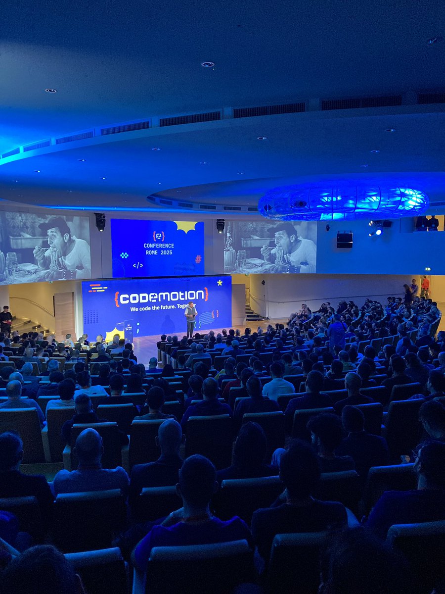 CodemotionIT's tweet image. È il momento di parlare di #OpenSource 🔓! Sul palco Gabriele Columbro @mindthegabz - GM della @LF_Europe 
#Linux #LinuxFoundation 
#CodemotionRome