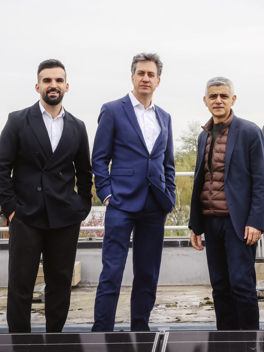 Mete Coban MBE (@metecoban92) on Twitter photo BIG NEWS: 38 schools across London are getting funding for solar panels and heat pumps thanks to <a href="/MayorofLondon/">Mayor of London, Sadiq Khan</a>’s Greener Schools Fund.
£2.9m invested to cut bills by up to £15k - backing our schools and building a fairer, greener city for everyone.
➡️ bbc.co.uk/news/articles/… BIG NEWS: 38 schools across London are getting funding for solar panels and heat pumps thanks to <a href="/MayorofLondon/">Mayor of London, Sadiq Khan</a>’s Greener Schools Fund.
£2.9m invested to cut bills by up to £15k - backing our schools and building a fairer, greener city for everyone.
➡️ bbc.co.uk/news/articles/…