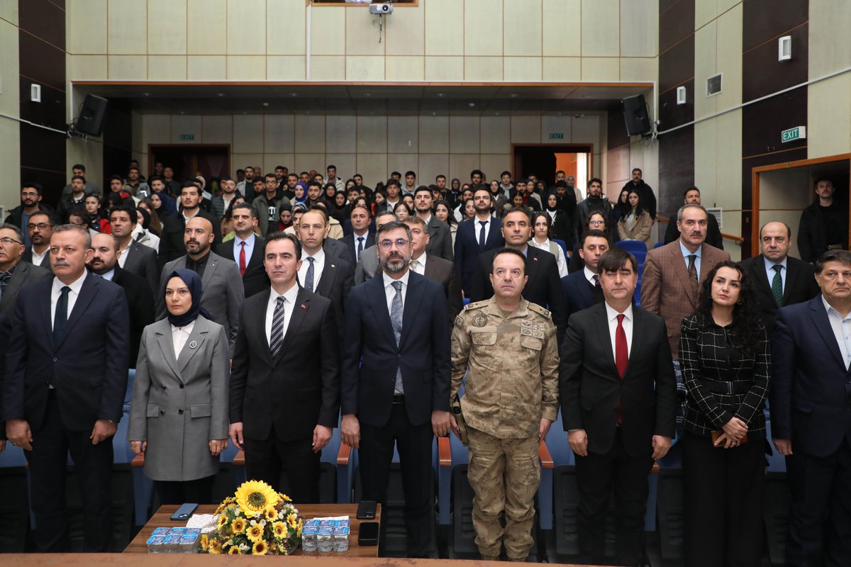 Turizm Haftası Etkinlikleri Bitlis'te Coşkuyla Kutlandı

Bitlis Valiliği tarafından düzenlenen Turizm Haftası etkinlikleri, Bitlis İl Kültür ve Turizm Müdürlüğü’nün ev sahipliğinde geniş kapsamlı bir programla gerçekleştirildi.

Etkinliğe, Bitlis Valisi Ahmet Karakaya, Belediye