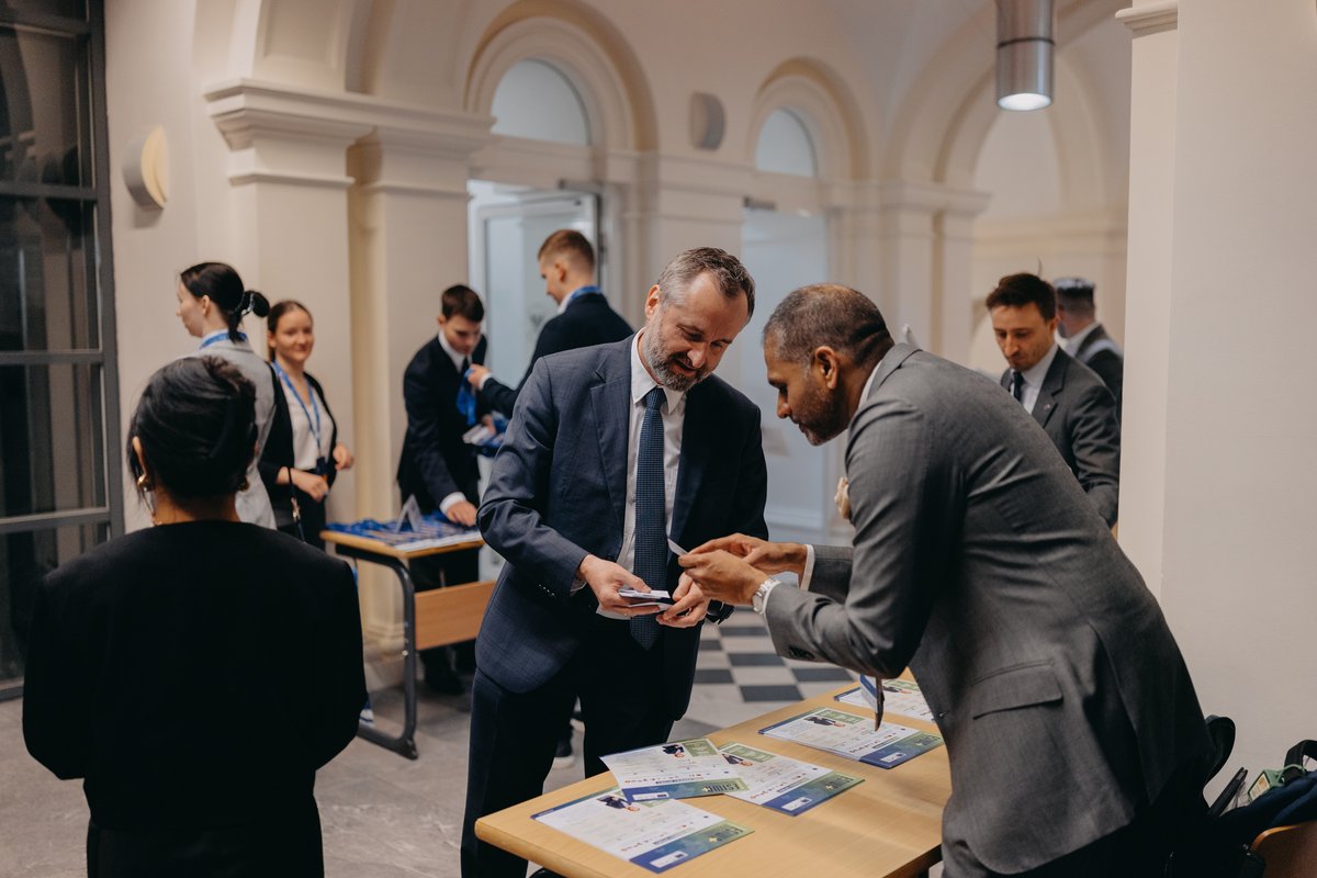 "Shared values can lead to shared solutions." 

Day 1 of the Warsaw Forum on #EUIndoPacific Cooperation is underway, sparking candid exchanges on how the security and economies of Indo-Pacific and EU are interlinked.

Co-organised by <a href="/UniWarszawski/">Uniwersytet Warszawski</a> <a href="/WNPiSM/">WNPiSM UW</a> @POLAND25EU #EUdefence
