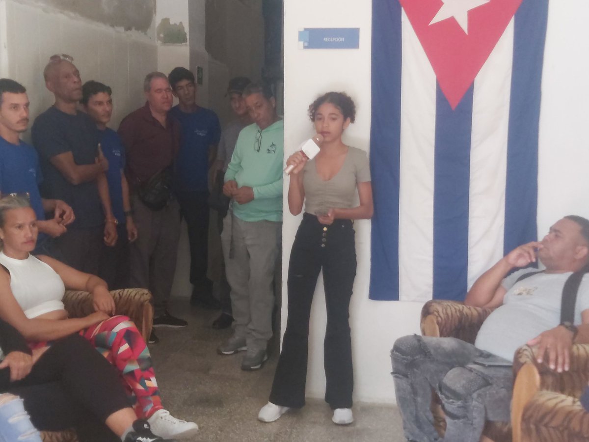 Se realiza Matutino Especial en Joven Club de Computación con el objetivo de reconocer el trabajo desarrollado durante el año 2024, siendo merecedores de la condición de Vanguardia Nacional. #UnidadYCompromiso