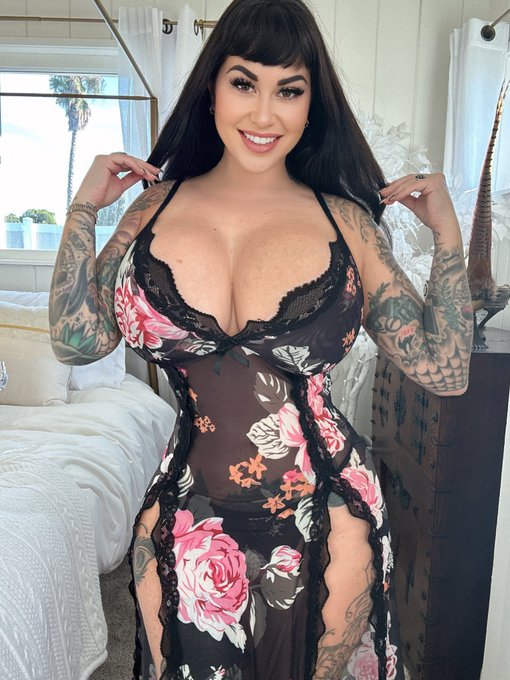 Watch Saff 💫's leaked NSFW photo on TwXstars