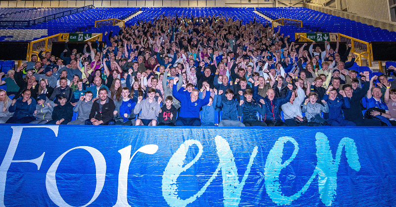 EITC's tweet photo. 🥹 👏 Over 400 junior Blues spent an unforgettable night under the stars of Goodison Park for the first and final Junior Sleepout.
 
Together, our incredible supporters raised over £40,000, helping the charity continue its life-changing work in L4 and beyond. 🌟💙