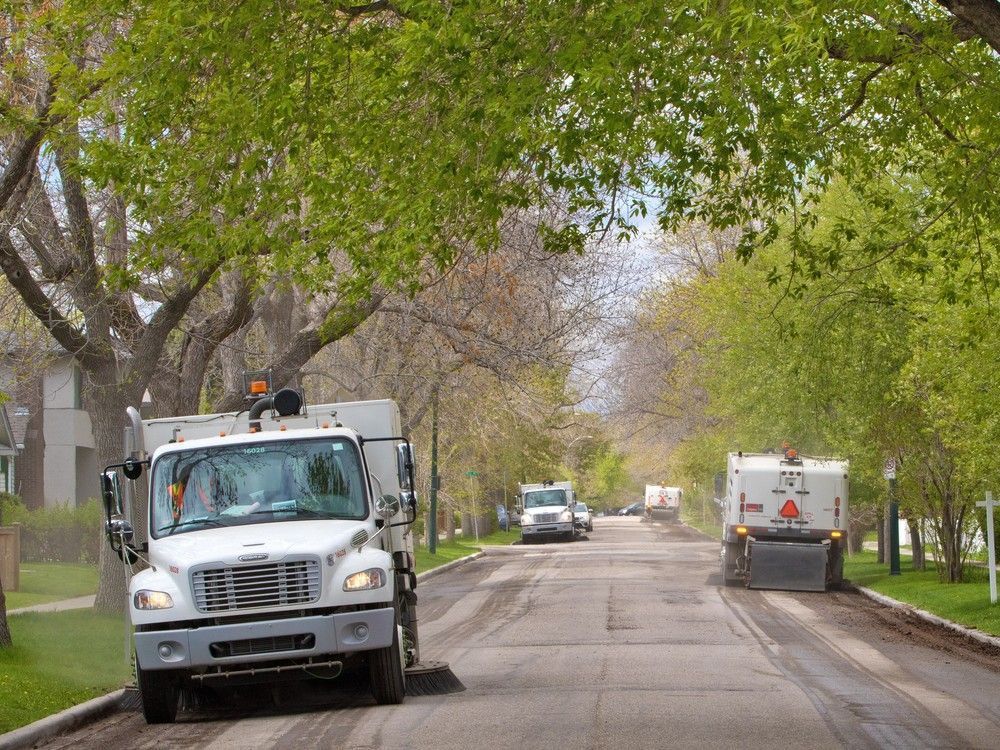 calgaryherald's tweet photo. Calgary's street sweeping program starts Monday. Here's what you should know #yyc 
https://t.co/fTBUoXCQII https://t.co/VCxD75TRv9