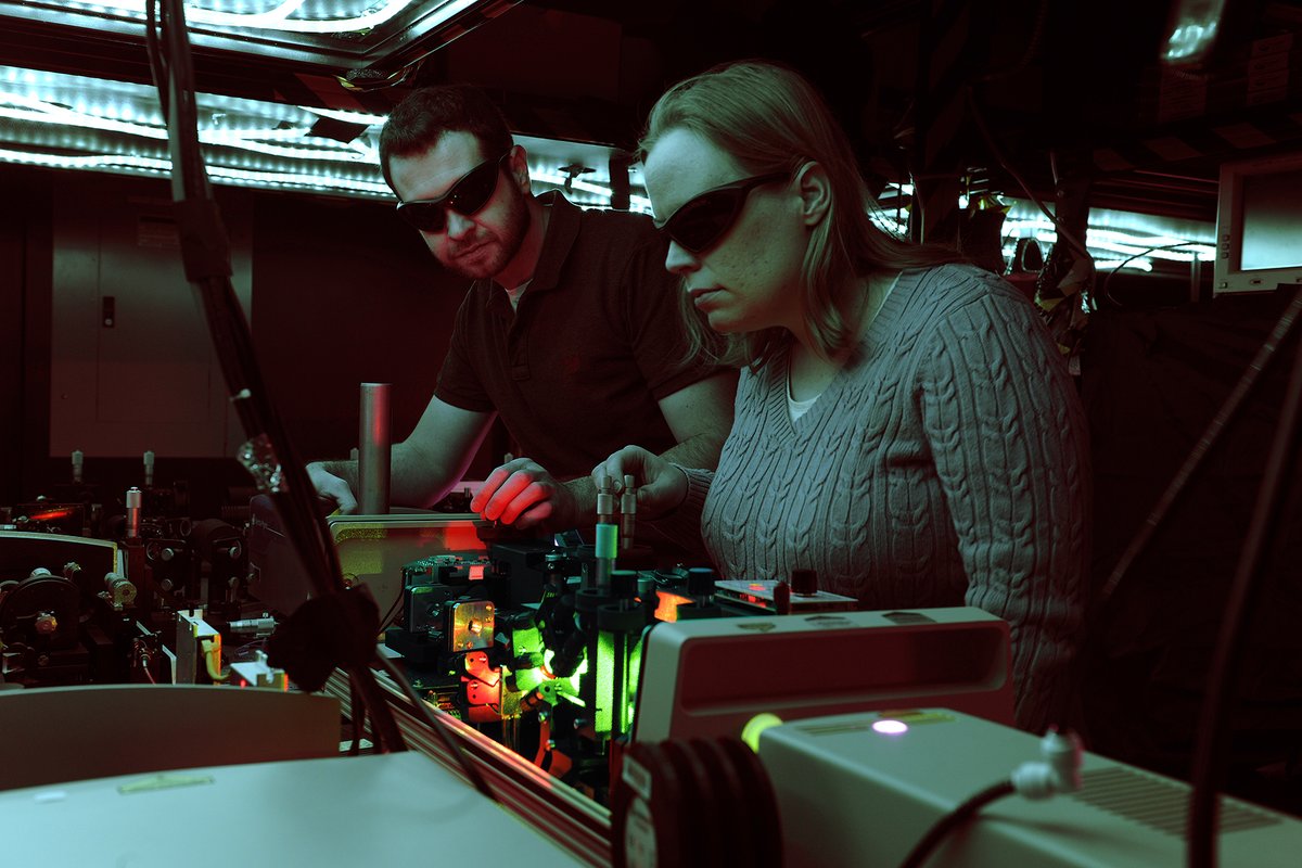 AFResearchLab's tweet photo. Happy #WorldQuantumDay from AFRL, the Quantum Information Science Research Center for the @usairforce and @SpaceForceDoD!

The Lab's unique expertise and collaborations across the board allow us to accelerate quantum tech development to meet emerging national security challenges. https://t.co/4WI4cJNyzX