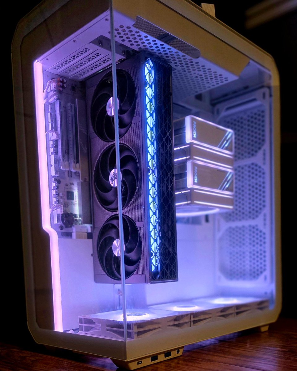 SAPPHIRE Technology (@sapphiretech) on Twitter photo Our latest innovation – the STEALTH Hidden Power Cable – on the SAPPHIRE NITRO+ AMD Radeon RX 9070 XT works absolutely flawlessly in this incredible build by <a href="/ekkla85/">Quentin smith</a>😍
.
.
#RX9070XT #gamingsetup #SAPPHIREnation #AMD #Radeon #gamingcommunity Our latest innovation – the STEALTH Hidden Power Cable – on the SAPPHIRE NITRO+ AMD Radeon RX 9070 XT works absolutely flawlessly in this incredible build by <a href="/ekkla85/">Quentin smith</a>😍
.
.
#RX9070XT #gamingsetup #SAPPHIREnation #AMD #Radeon #gamingcommunity