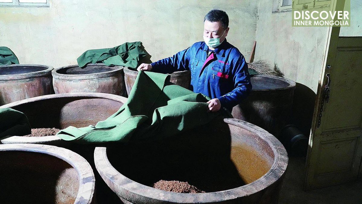 InnerMongolia22's tweet image. With roots tracing back to 1921, Hongliang #vinegar from Manzhouli is still crafted using nearly 100 days of natural fermentation and age-old methods. This enduring tradition has secured its spot on the intangible cultural #heritage list of the #InnerMongolia Autonomous Region.