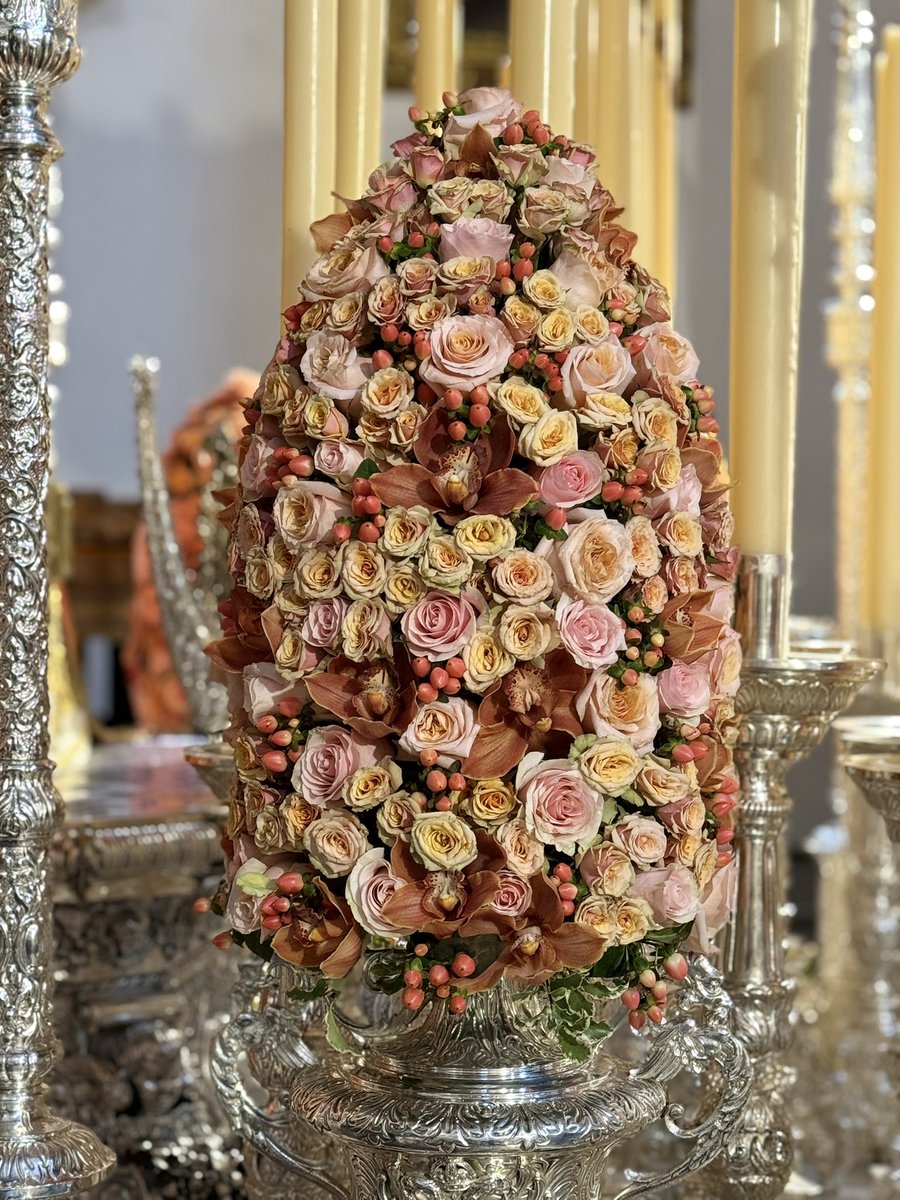 pinsapoflores's tweet photo. Así hemos exornado @doloresgranada para un nuevo lunes santo . @granadacofrade @Ssantagranada @AhoraCofradeGR @GuionCofradeGra @lalocuracofrade @InciensoyVaral @CostaleroDeGR https://t.co/KhyvwtaMjd