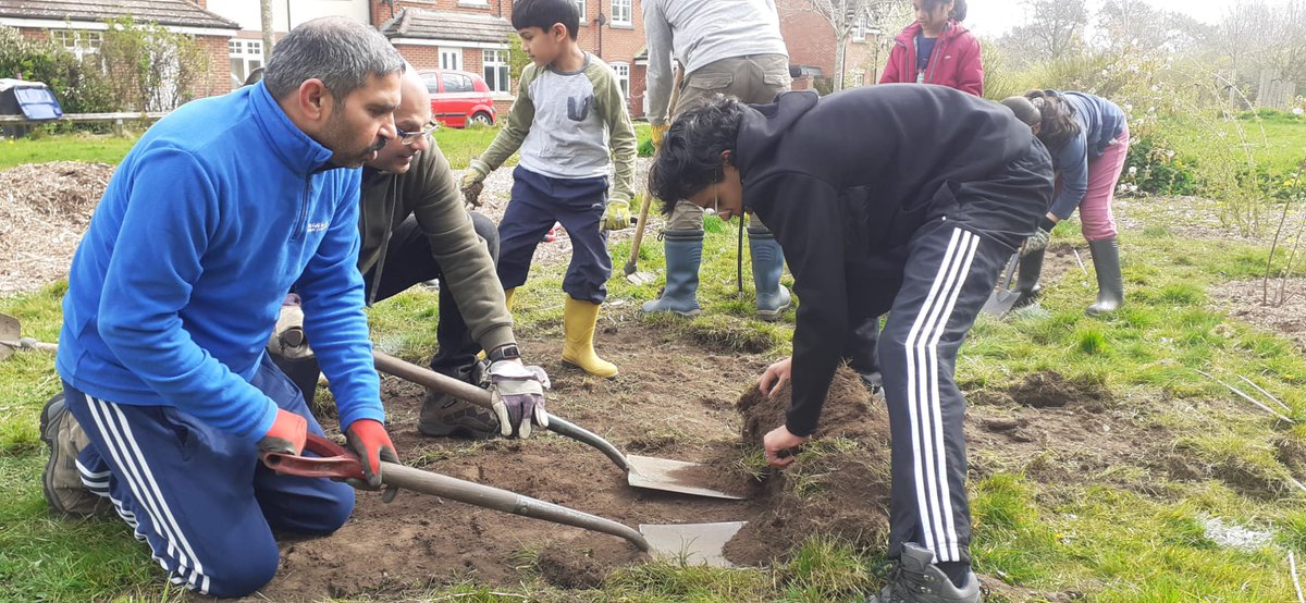 fruitnutvillage's tweet photo. Team #SouthernDrive today. #SewaDay at #SouthernDriveForestGarden #Monyhull #DruidsHeath https://t.co/IuuZLYjizW