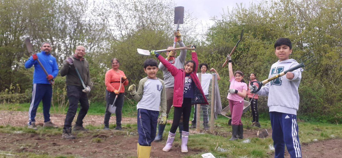fruitnutvillage's tweet photo. Team #SouthernDrive today. #SewaDay at #SouthernDriveForestGarden #Monyhull #DruidsHeath https://t.co/IuuZLYjizW