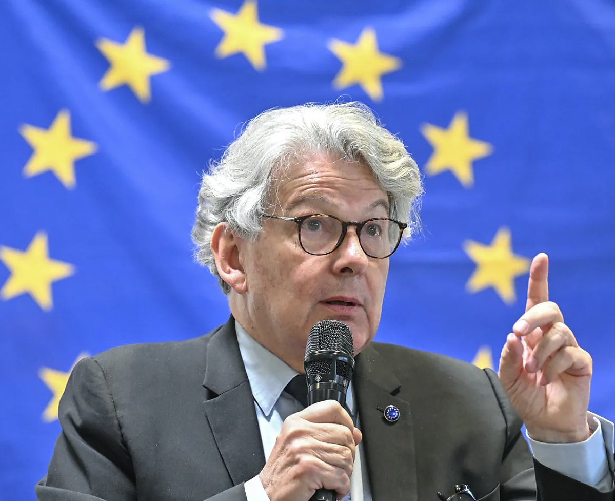 FilFrance's tweet image. Le sénégalais ex Commissaire européen à la censure Thierry #Breton qui a ruiné #Atos déclare que #Meloni n’a « pas le droit » d’aller négocier directement avec #Trump !
Mais de quoi se mêle cet individu ? 
Un commentaire ?