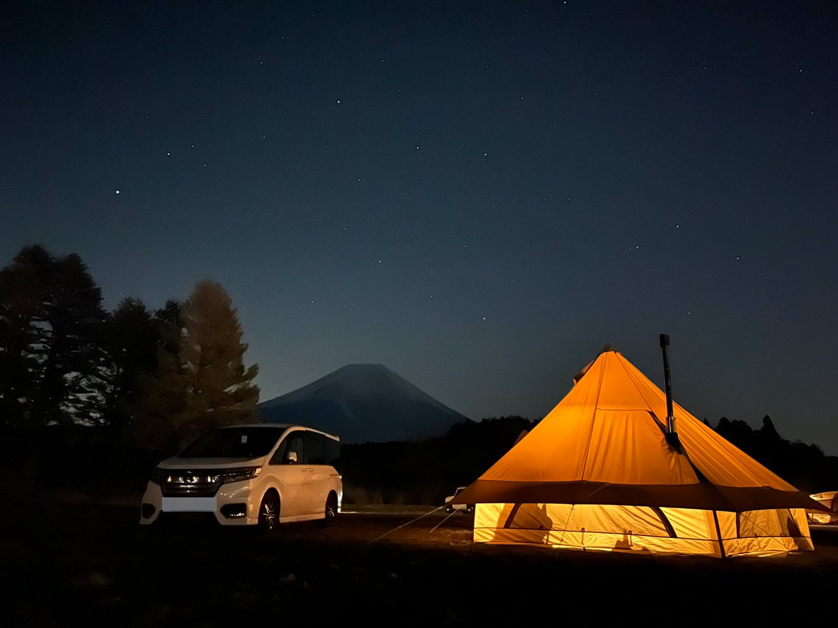 murucamp's tweet photo. ふもとっぱらキャンプ場へ行って来ました🏕️
前回行った時より早くチェックインできてのんびり過ごせました☺️
お天気に恵まれて素敵な富士山が見れました！
#キャンプ #ふもとっぱらキャンプ場 #ふもとっぱら #富士山 #ogawa #グロッケ16 https://t.co/LCJYbOEWoc