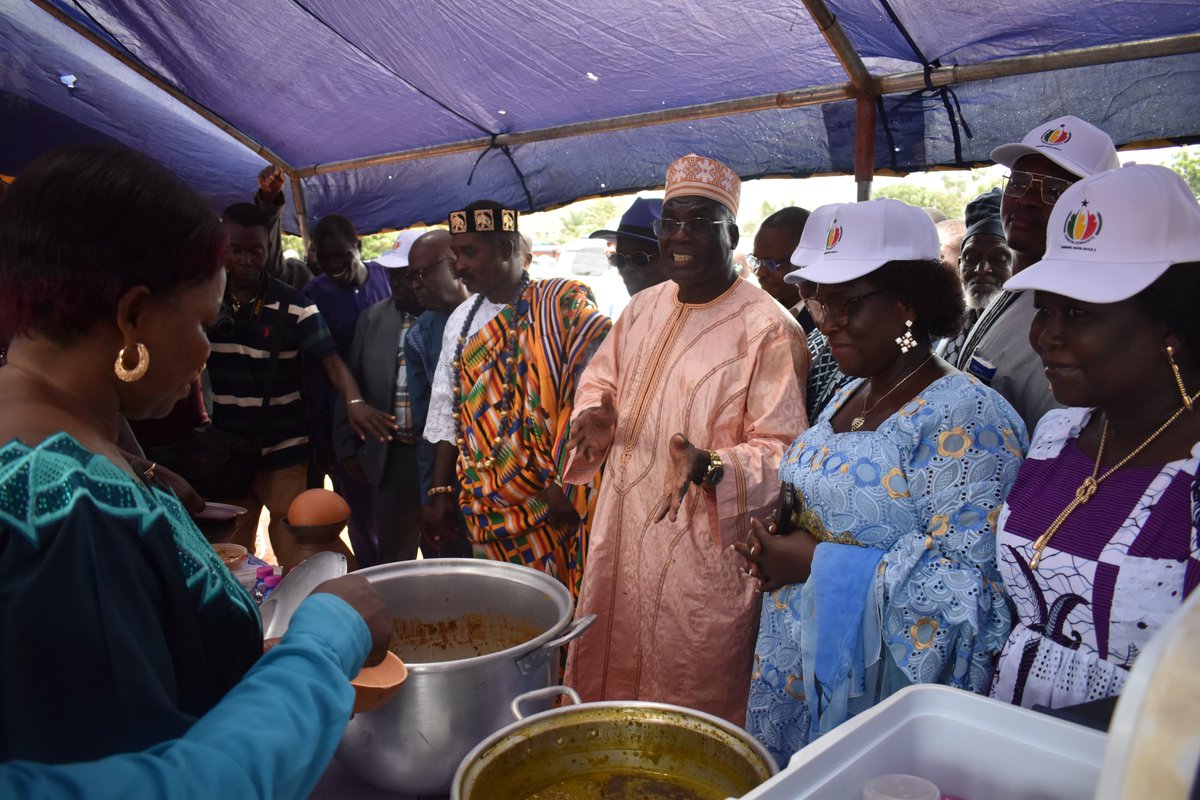 Legbassito a accueilli à son tour le Préfet TINAKA. 

Légbassito, le 12 avril 2025.
La commune d'Agoè-Nyivé 2 a accueilli la tournée de sensibilisation axée sur la décentralisation et la gouvernance participative, initiée par le.........
facebook.com/share/p/16Z1tk…
