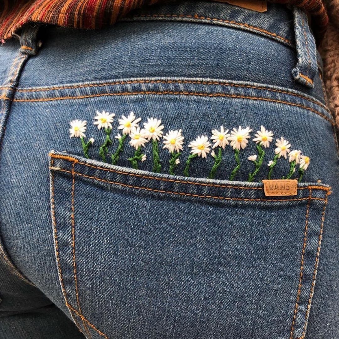 👋🏻 This is one more attempt to help Subrat ji who runs a fantastic NGO called Aham Bhumika that works with 50+ marginalized women around Bhopal

If you wish to get a beautiful hand embroidery like this to be done on your jeans, please reach out to them (tag in the next post).