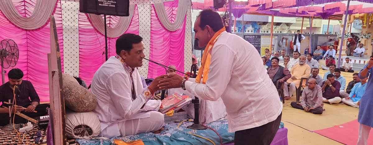 mrpithiya's tweet photo. આજરોજ વેરાવળ ખાતે શ્રી હનુમંત ચરિત્ર કથા નુ આયોજન કરવામાં આવ્યું તેમાં ઉપસ્થિત રહેવાનું સૌભાગ્ય પ્રાપ્ત થયું https://t.co/gQrVpwN0pb