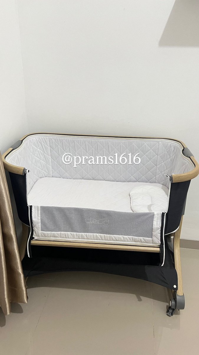 prams1616's tweet photo. #WTS BABY CRIB / BABY BOX BABYELLE CLOUD

Harga baru: 1.4 jt

Ketinggian bisa disesuaikan, ada kelambu, bisa jadi ayun2 jg, bisa bedside sama mamak nya. Ada rak bawah buat taro barang/ pampes.

Dijual 800 aja. Lewat shopee bsa dapet voucher kortingan lagi.

Minat? Dm https://t.co/4HZ3VKiFDE