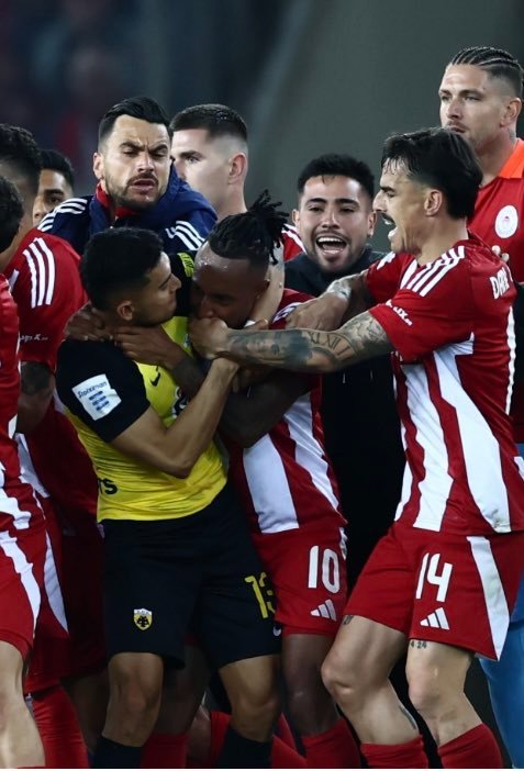 ekdosi's tweet photo. ΕΝΑΣ εναντίον 7.
70 κιλά άνθρωπος με 700 κιλά @ρχιδι@.
Ανανέωση ΑΜΕΣΑ.
#aek #AEKfc #olyAEK https://t.co/fkgTfiddQL