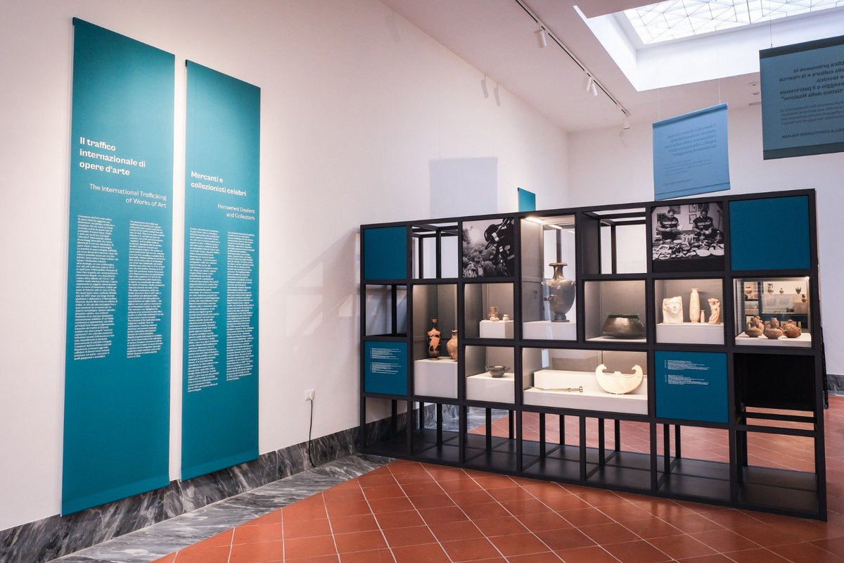 Fino al 30 settembre è possibile visitare al #MANN la mostra “Tesori ritrovati: storie di crimini e reperti trafugati”, curata con Marialucia Giacco. Seicento reperti archeologici sono finalmente restituiti alla collettività, dopo essere stati oggetto di sequestro giudiziario.