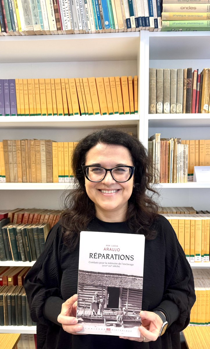 Ana Lucia Araujo, PhD (@araujohistorian) on Twitter photo Je suis à Paris pour la sortie de mon livre Réparations: Combats pour la mémoire de l'esclavage (XVIIIe-XXIe siècle) avec <a href="/EditionsduSeuil/">Éditions du Seuil</a> et j’ai eu le grand plaîsir de faire un entretien sur mon livre pour le podcast Chemins d’histoire avec l’historien Luc Daireaux. Je suis à Paris pour la sortie de mon livre Réparations: Combats pour la mémoire de l'esclavage (XVIIIe-XXIe siècle) avec <a href="/EditionsduSeuil/">Éditions du Seuil</a> et j’ai eu le grand plaîsir de faire un entretien sur mon livre pour le podcast Chemins d’histoire avec l’historien Luc Daireaux.