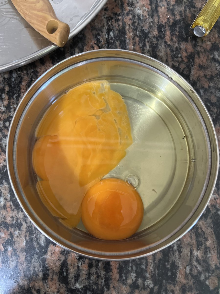 PrafulRoy5's tweet photo. I ordrd a tray of 30 eggs from @letsblinkit. Out of the 8 I used, 4 were completely rotten
Complaint already filed on https://t.co/d7xKB0nPX3.
Expecting better accountability from a trusted platform like Blinkit.
#Blinkit #CustomerSupport #ConsumerRights #RottenEggs #PoorService https://t.co/pt6dW69z5h