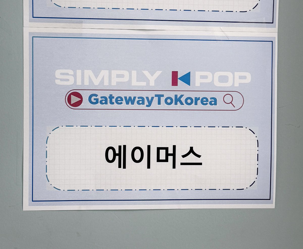 [📺]

잠시후 7시, 심플리케이팝에 #에이머스 가 출연합니다 ✨
#AIMERS_StarryNight  첫방송 함께해요 ❤️

[LIVE] SIMPLY K-POP GatewayToKorea
youtube.com/live/kiMk2gK79…

#AIMERS #에이머스 #StarryNight