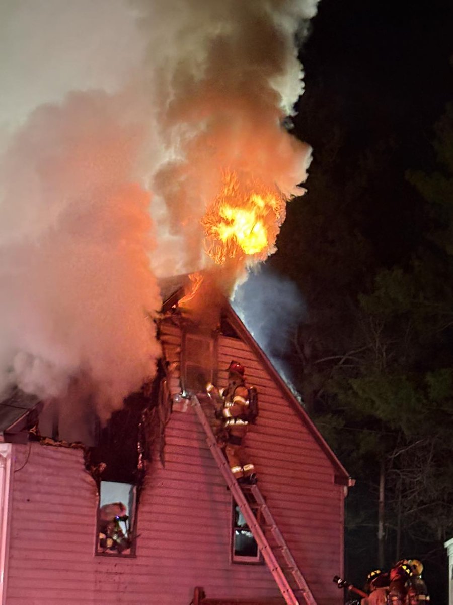 #BREAKING
Fire crews in West Whiteland Twp. responded to reports of a house fire on King Rd. just east of Bonnie Blink Dr. No injuries reported, but fire crews are still trying to put out the #fire. <a href="/CBSPhiladelphia/">CBS Philadelphia</a>  
pic courtesy of: East Brandywine Fire Company