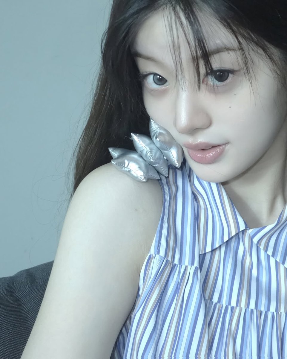ミンジュ　민주　インスタントフォト ILLIT