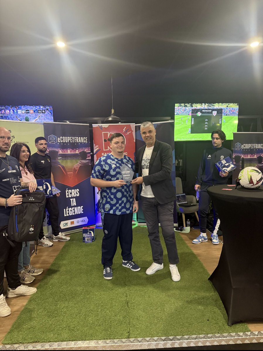 Al Hamdoulillah 👆
Champion Grand Est 🏆
Direction clairefontaine  
🧠<a href="/SebaiSamir/">RCSA Samsam</a>