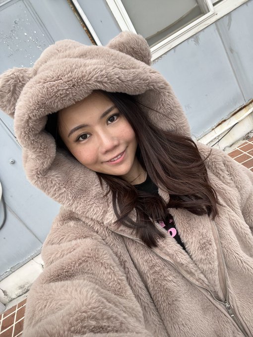 Watch Kiaraakitty's leaked NSFW photo on TwXstars