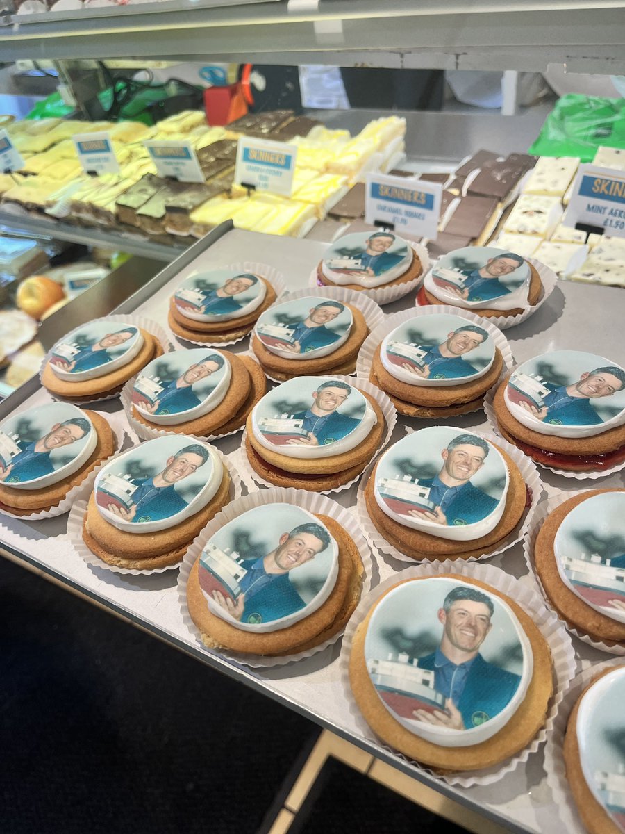 Mark Simpson tweet media