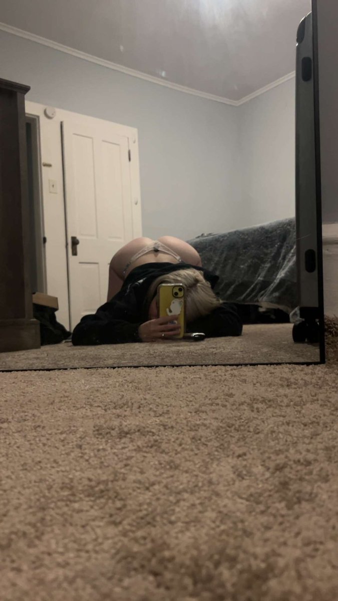 gabbyghostnips's tweet photo. Blonde slut https://t.co/cTON2LtZUQ