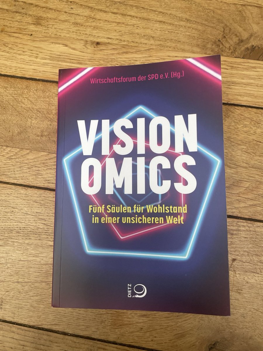 UlrichSchneider's tweet photo. Warum Wohlstand und Demokratie ohne soziale Teilhabe nicht denkbar sind, durfte ich in dem Sammelband #Visionomics, herausgegeben vom @Wirtschaft_SPD, beschreiben. Infos zum Buch und mein Beitrag hier 👇
https://t.co/aDjwsNmAnt https://t.co/WVsHyiireP