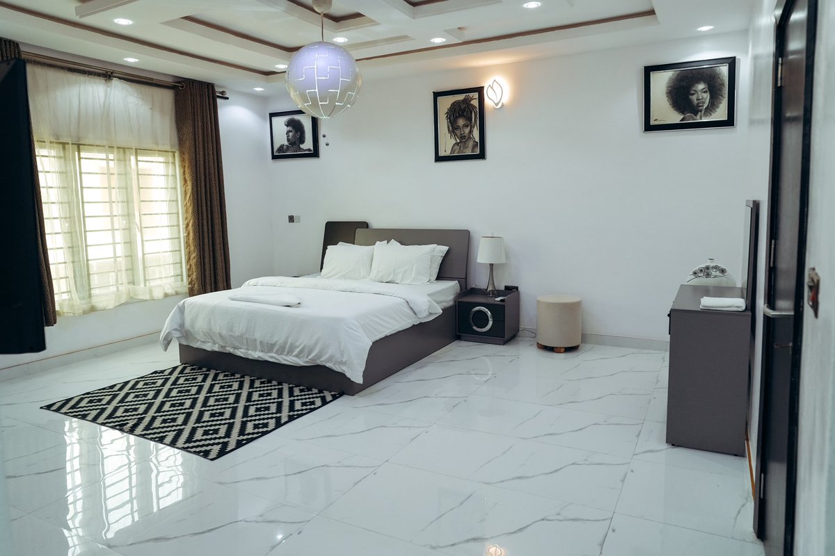 livinglagosng's tweet image. This is what it looks like when the interior matches your inner peace 🌿✨
.
.
.
🏡  Saint Tropez 
🛏️  3 Bed 
🇳🇬  Lekki Phase 1, Lagos.

#LivingLagosGroup #LivingLagosUK #shortletsinlagos #shortletapartment #airbnb #AirbnbHomes #shortletsng #ExploreHomes #ExploreLagos