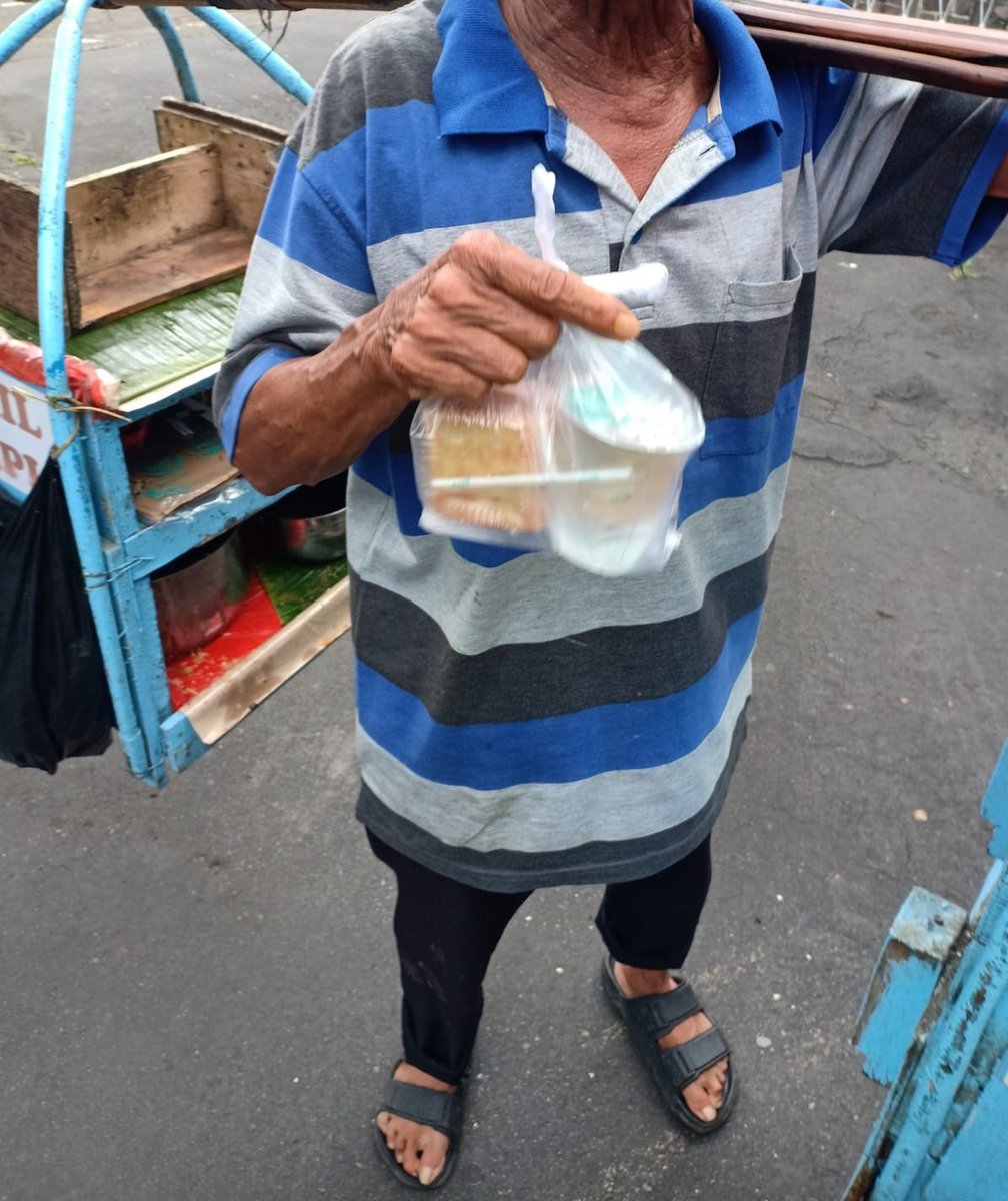<a href="/vladlaav/">wawa 🍵🐈‍⬛</a> Maaf izin ka. Yang berkenan boleh bantu RT nya 🙏
Semoga ada yg mau jajan
kue gabin ubi ungu, tape, pisang, ketan dan isi ragout
3ribu satunya (buatan sendiri)
Pengiriman dari Bogor🙏 dikirim jauh pun aman..
Daerah bogor bisa cod di surken/gosend
Bisa untuk jumat berkah