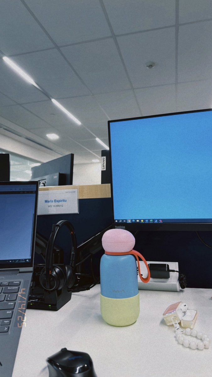 marlatralala's tweet photo. Office day. https://t.co/MGUBoowgAg