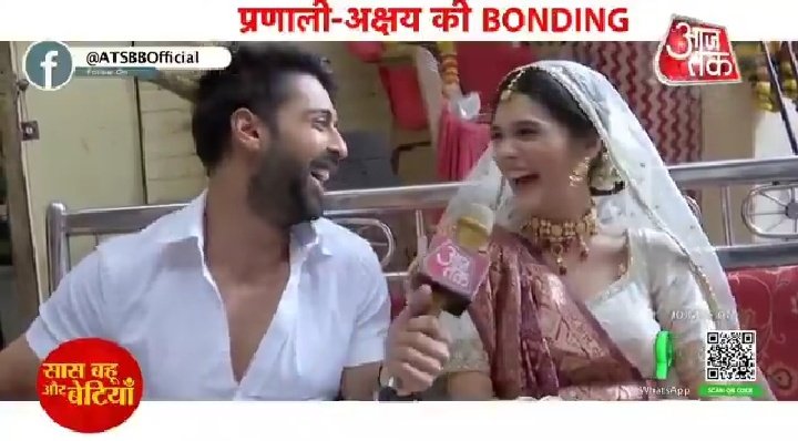 fanpageRathod's tweet photo. Mere do anmol ratna tume kisi ki nazar na lage ❤❤
Thu thu thu
#PranaliRathod #akshaybindra #Pranak #KumkumBhagya #Kk4 https://t.co/4vu9L7YIuI