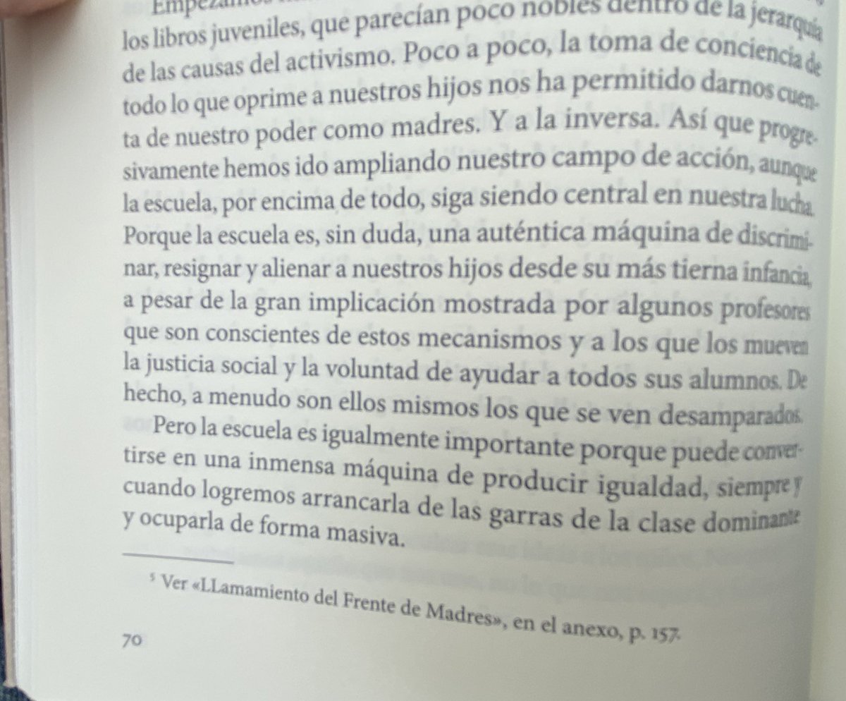 rafael_zaa's tweet photo. «Pero la escuela es igualmente importante porque puede convertirse en una inmensa máquina de producir igualdad, siempre y cuando logremos arrancarla de las garras de la clase dominante y ocuparla de forma masiva». @FOuassak 
#ComEdu
#CdLDIME
#podermadres https://t.co/rGDFVPaczV
