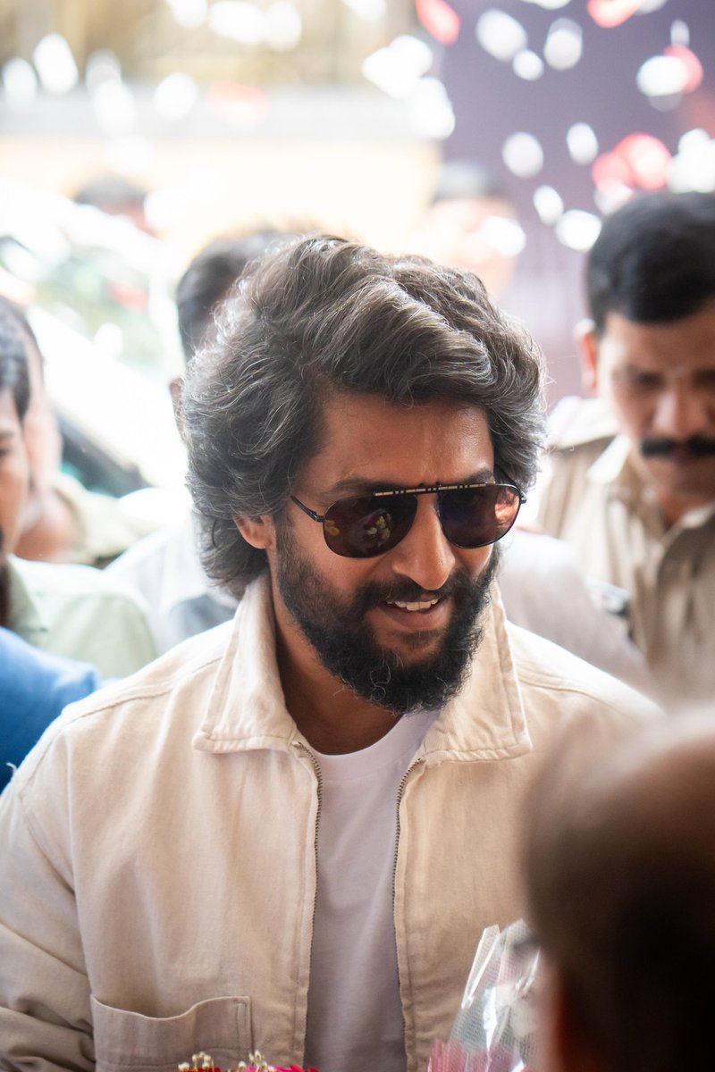 walpostercinema's tweet photo. Natural Star @NameisNani with the massive crowd at the #HIT3 Trailer launch event in Vizag🤩

#HIT3Trailer out now❤️‍🔥
▶️ https://t.co/BU8cVg4IJD

#HIT3 in cinemas worldwide on 1st MAY, 2025.

#AbkiBaarArjunSarkaar https://t.co/1sk2MHpuQq