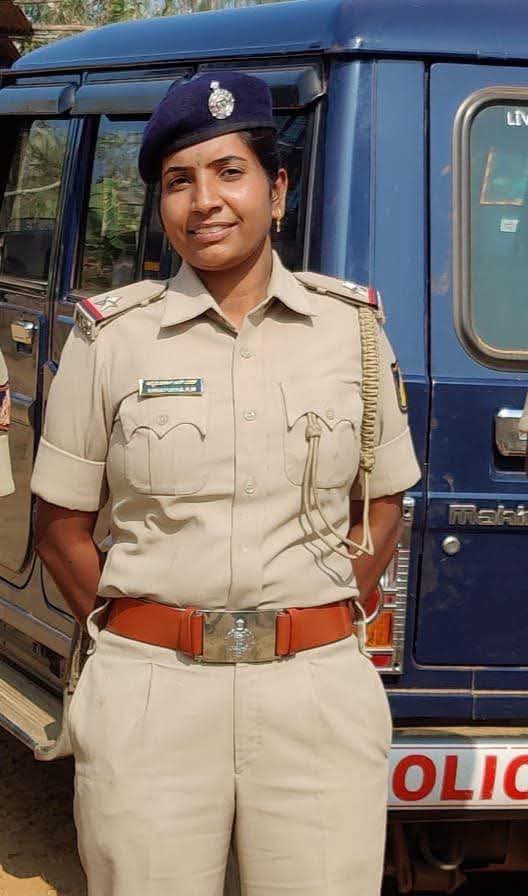 DevarajuHM007's tweet photo. "Heartfelt congratulations to PSI #Annapurna ma'am , who encountered the man accused of brutally raping and murdering a child in Hubballi, and to the team led by #HubballiPolice-#DharwadPolice #Commissioner Shri N. Shashi Kumar."
#DgpKarnataka https://t.co/bmMfNGAgNr